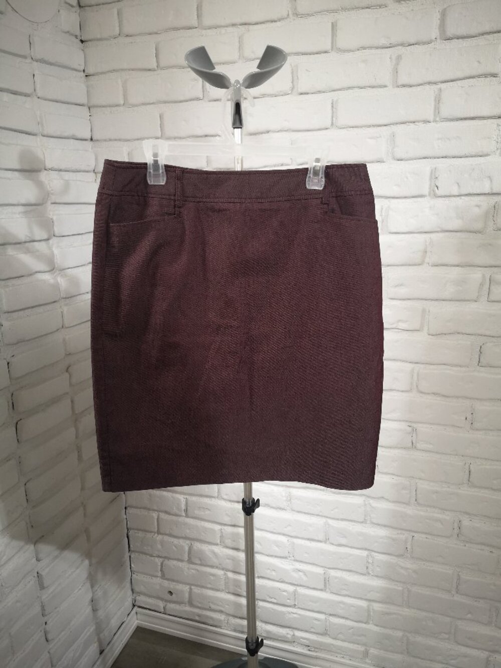 Dressbarn Women's Size 14 Burgundy Side Zip & Clasp Closure Pencil Skirt